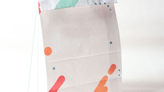 Unveiling the Versatility of White Paper Bags: From Fashion to Eco-Friendly Solutions
